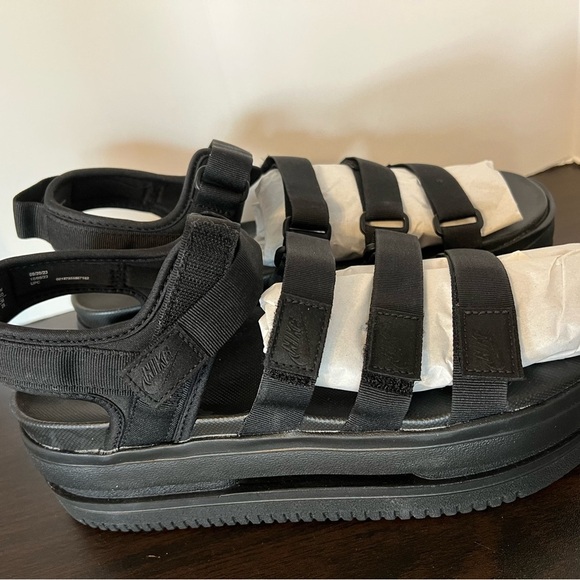 Nike Black Platform Sandals with Adjustable Straps - Picture 4 of 5